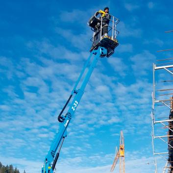 Hoch hinaus mit der neuen Arbeitsbühne